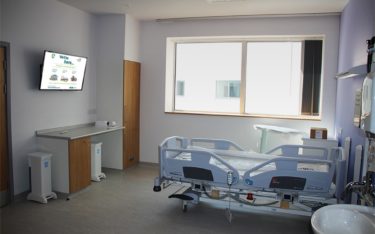 Patientenzimmer im Clatterbridge Krebszentrum in Liverpool mit Philips MediaSuite TV (Foto: PPDS)