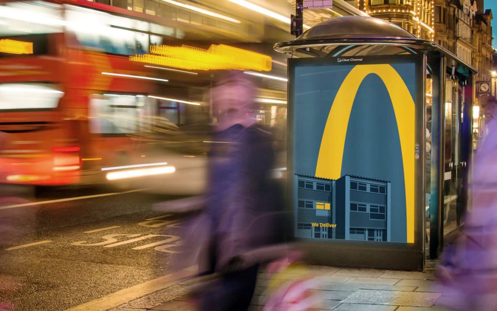 Die minimalistische „We Deliver“-Kampagne von McDonalds in UK (Foto: Leo Burnett)
