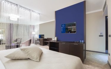 Philips MediaSuite TV in einem Hotelzimmer (Foto: PPDS)