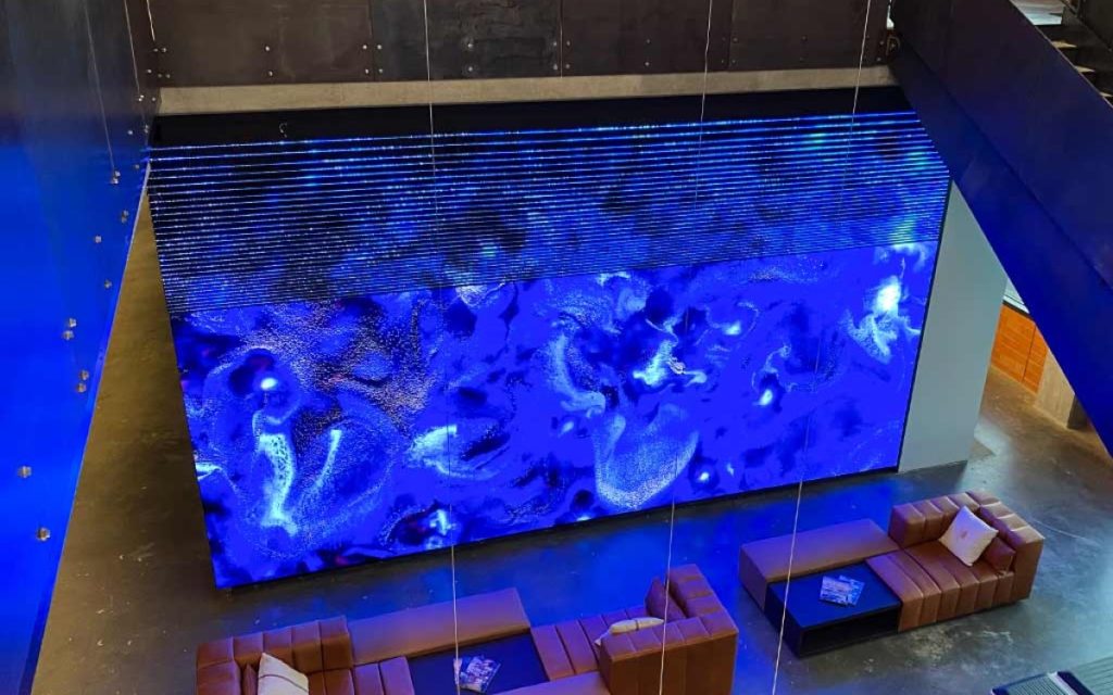LED-Installation von SNA Displays in der Lobby von Gensler Austin (Foto: SNA Displays)