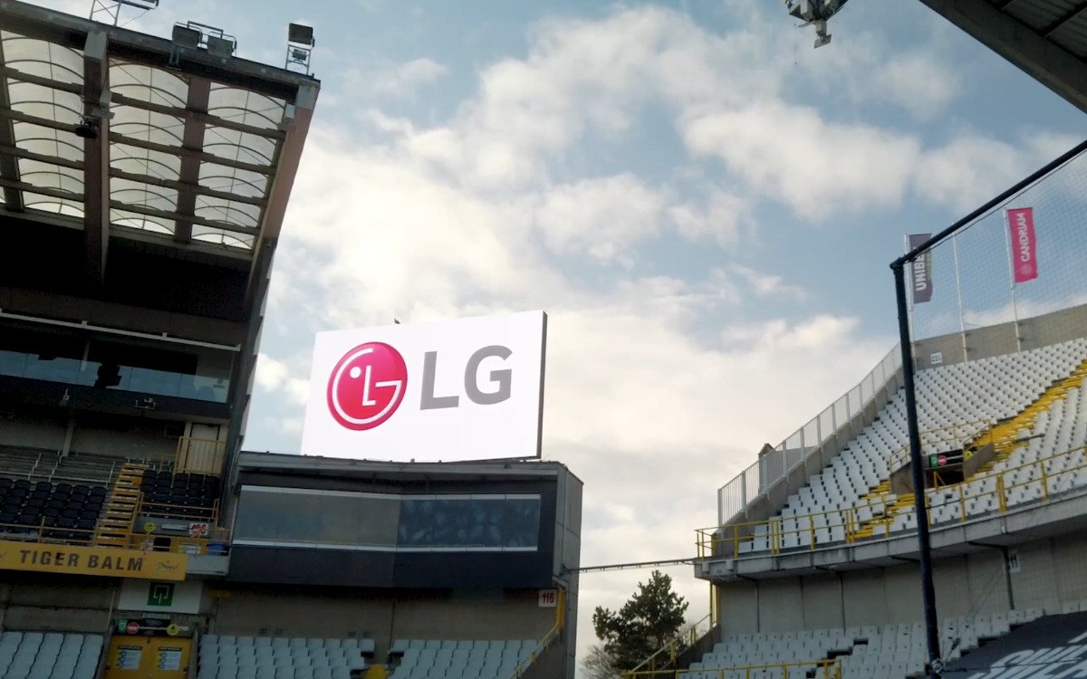 Eine der beiden neuen 38,4 qm großen LED-Videowall von LG für den FC Brügge (Foto: Screenshot)