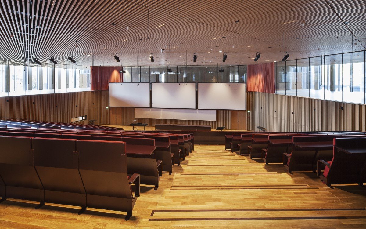 Lehrsaal einer Hochschule (Foto: Panasonic)