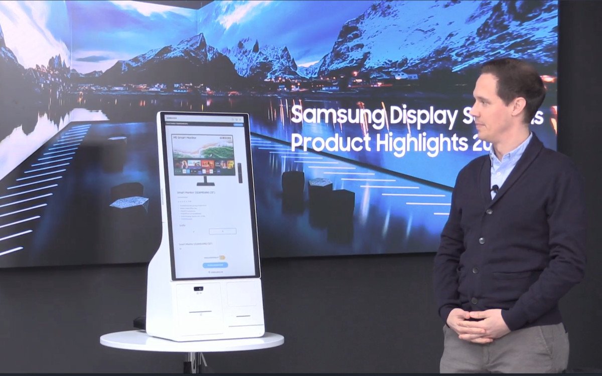 Samsung präsentiert im Online-Event dem deutschen Markt seine neue QSR Kiosk-Lösung (Foto: Screenshot invidis)