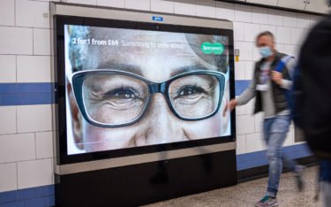 DooH-Screen in der Londoner U-Bahn – künftig programmatisch buchbar bei Global (Foto: Global)