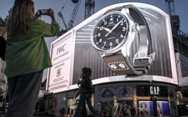 IWC brachte mit der DooH-Werbung zur neuen Uhr ein wenig Illusion auf den Piccadilly Circus. (Foto: Ocean Outdoor/IWC)