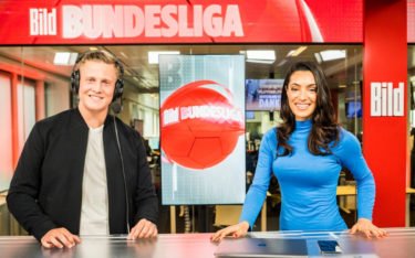 Neben einer Highlight-Show mit Corni Küpper und Valentina Maceri wird es auch eine DooH-Vermarktung der Bundesliga durch Axel Springer geben. (Foto: Axel Springer Verlag)