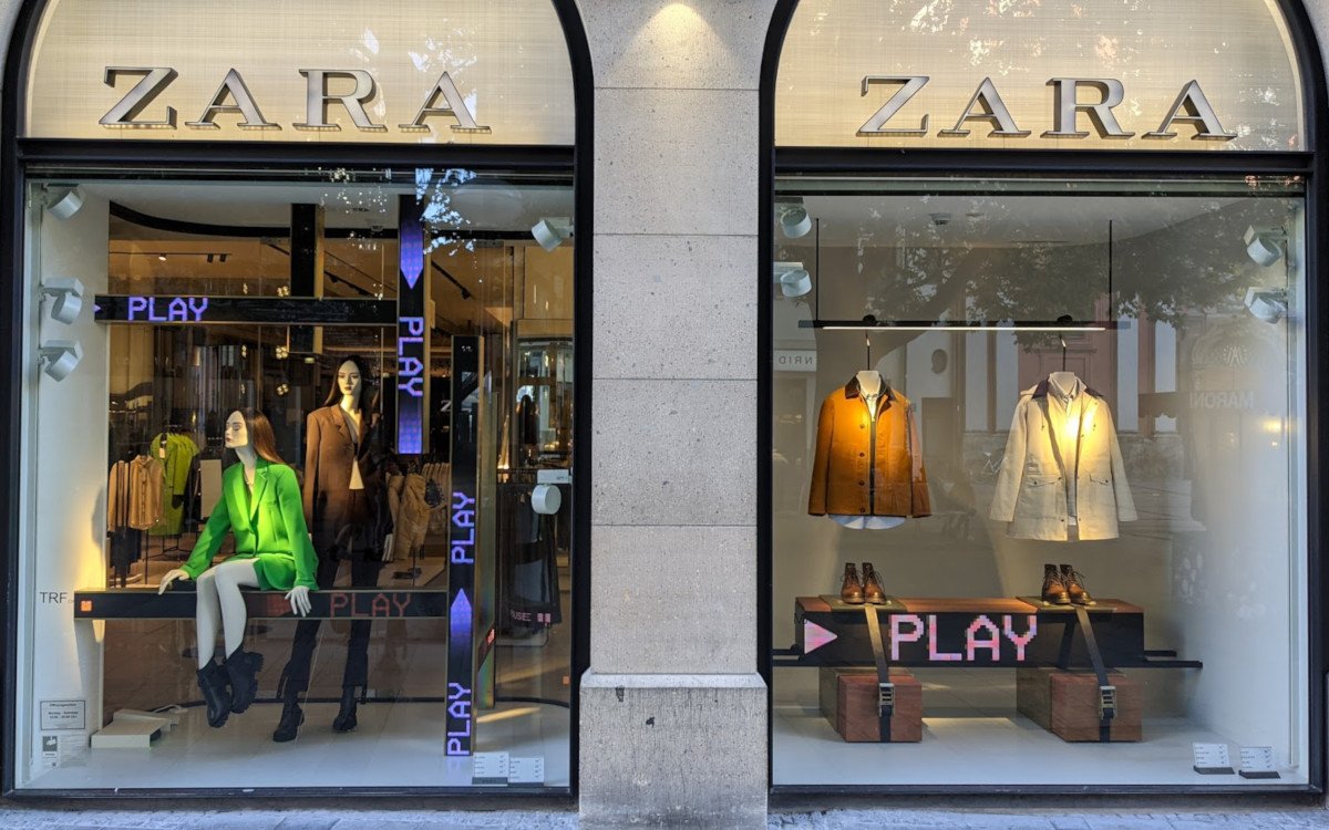 Weniger ist mehr - Zara mit reduzierter Digital Signage Installation in München (Foto: invidis)