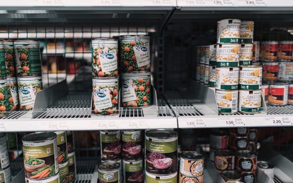 Lücken im Supermarktregal schmälern das Einkaufserlebnis deutlich, wie Pricer in einer aktuellen Marktstudie herausgefunden hat. (Foto: Claudio Schwarz/Unsplash)