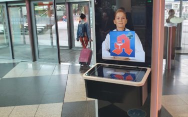 Im öffentlichen Bereich sind Kiosk-Systeme weit verbreitet – wie hier am Flughafen. Auch für Gesundheitssysteme sieht Futuresource noch einiges Potenzial. (Foto: invidis)