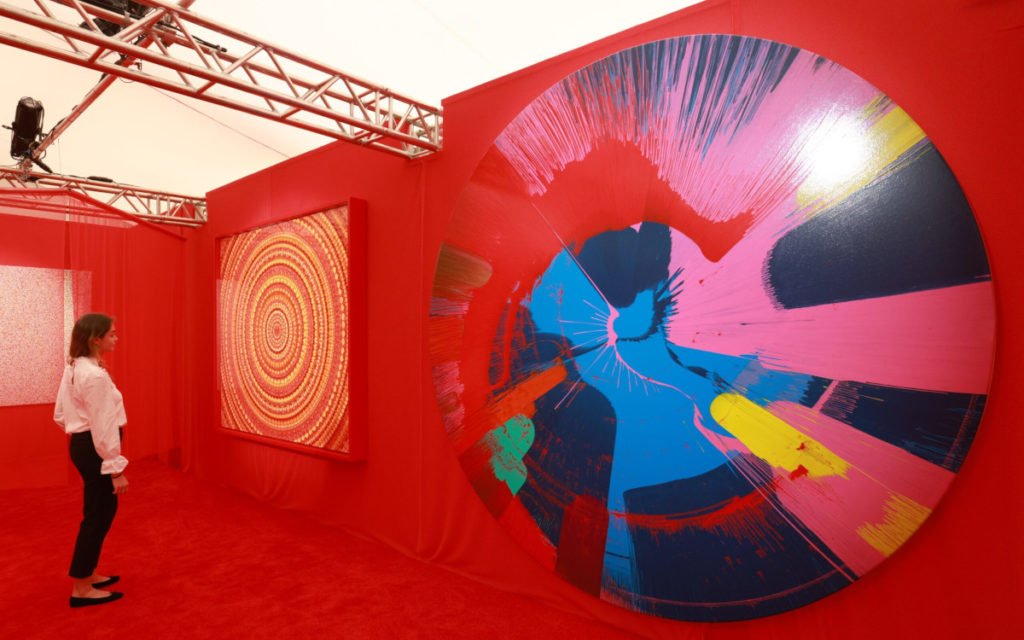 Auf der Frieze-Show werden Werke von Damien Hirstauf OLED-Screens von LG gezeigt. (Foto: LG Electronics)