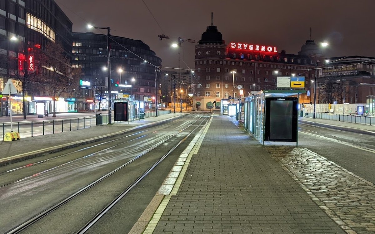 Nachts ausgeschaltet - JCDecaux DooH-Screens in Helsinki (Foto: invidis)