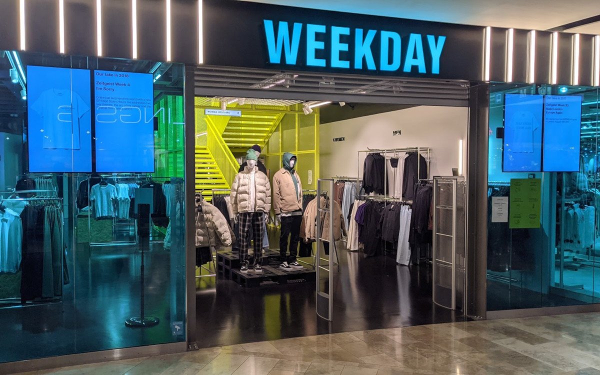 H&M sister brand Weekday places screens behind blue tinted store front glass (Photo: invidis)