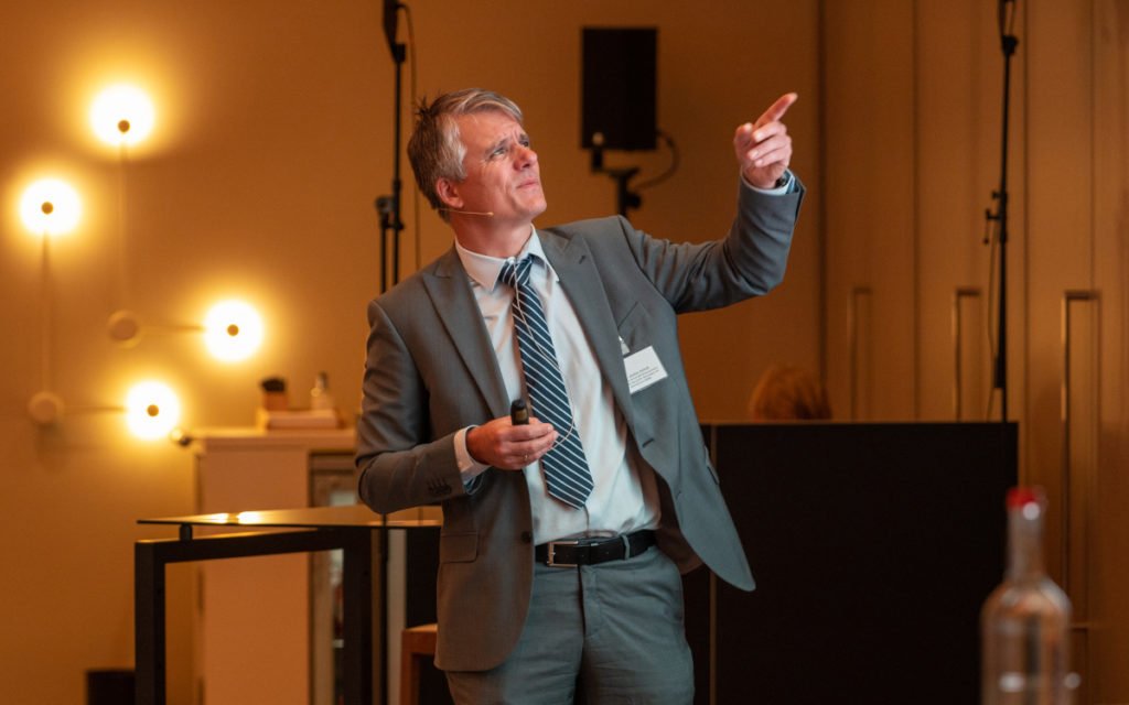 Professor Jochen Zehfuß hielt die Keynote auf dem Event Best Medientechnik. (Foto: JOB Gruppe)