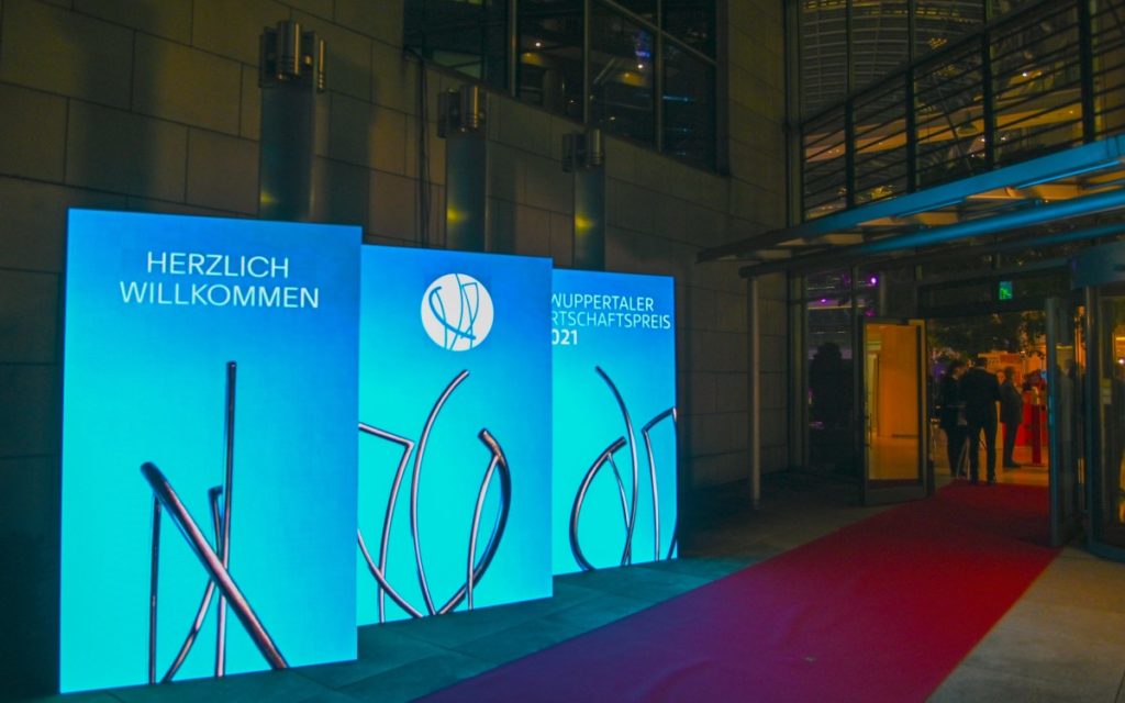 Verleihung der Wuppertaler Wirtschaftspreise 2021 mit LED-Technik von Innlights Displaysolutions (Foto: Innlights Displaysolutions)