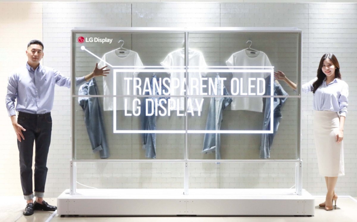 Transparente OLED Screens im Office (Foto: LG Display)