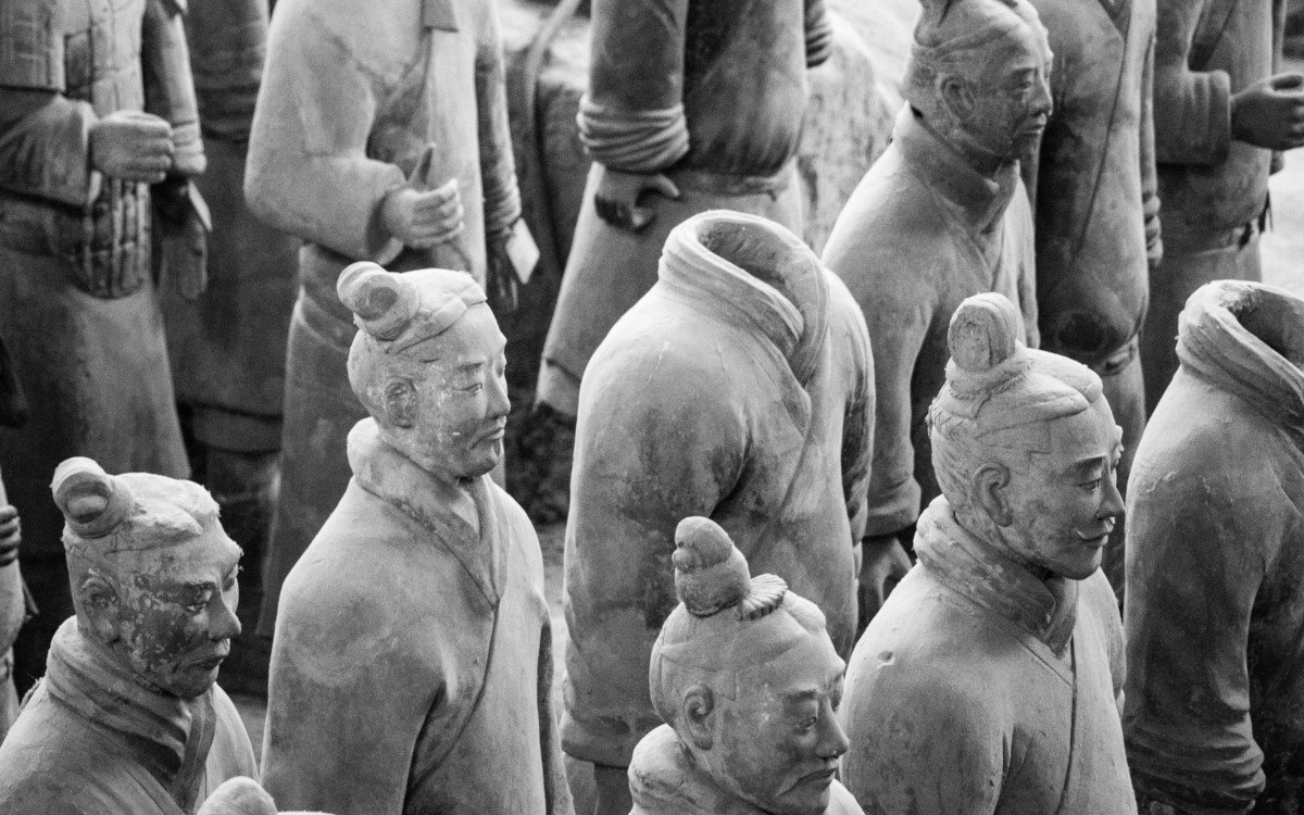 - Kopf- und Chiplos ins neue Jahr - Terrakotta-Armee in Xian (Foto: Vanessa Bustamante / Unsplash)