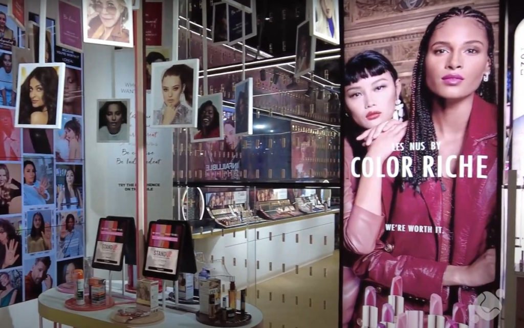Auch L'Oréal zeigt sich in Dubai. (Foto: Screenshot)