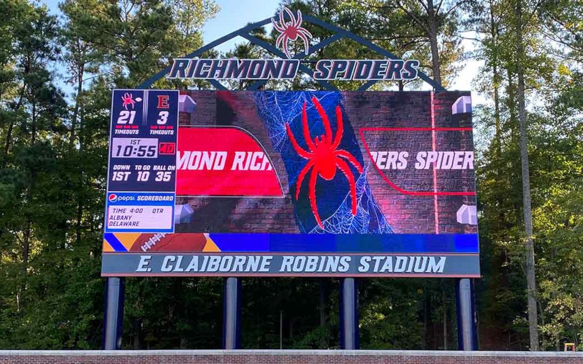 Für die Richmond Spiders installierte Daktronics ein neues LED-Board. (Foto: Daktronics)