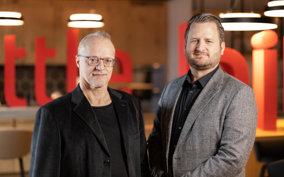 Patrick Matzinger (links) übergibt die Führung von Littlebit Technology an Stefan Ebnöther. (Bild: Littlebit Technology Group)