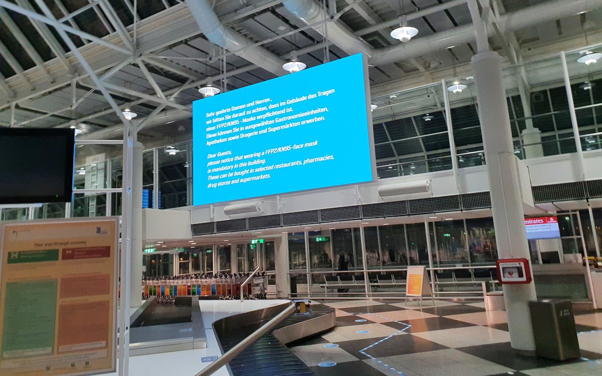 Die neue LED-Wall von Sharp/NEC am Münchner Flughafen (Foto: invidis)