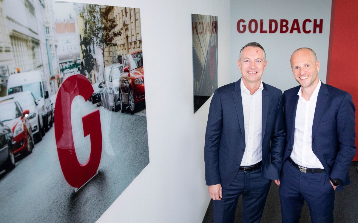 Josef Almer, Geschäftsführer von Goldbach Austria, mit Alexander Lettner, der nun auch CCO von Goldbach Austria ist. (Foto: Sebastian Philipp)