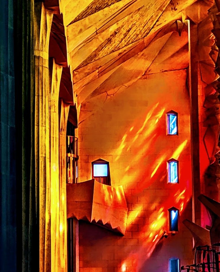 Farbenspiele in der Sagrada Familia (Foto: invidis)