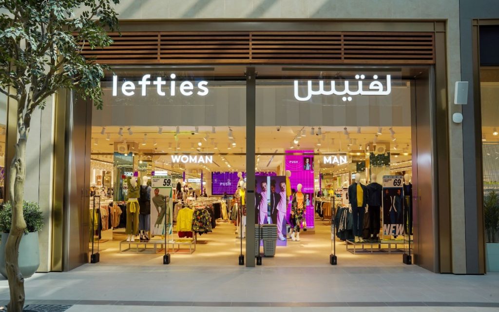 Farbenfroh und Digital bei Zara-Schwester Lefties in Dubai (Foto: Inditex)