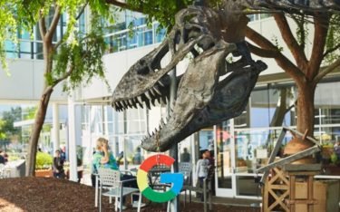 Google Dinosaurier Stan im Google HQ (Foto: Google)