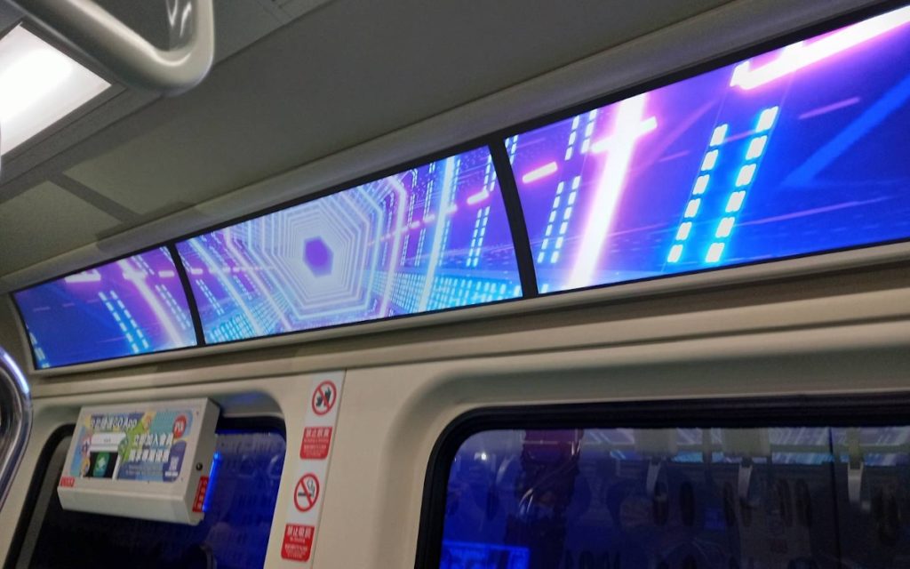 Curved-Displays in der Smart Display Metro in Taipeh (Foto: Metro Taipei)