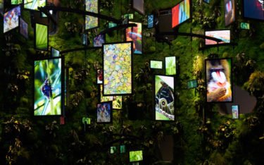Digital Signage--Mobile: Der deutsche Pavillon verbindet digitale Komponenten und komplexe Themen. (Foto: Deutscher Pavillon Expo 2020 Dubai / Björn Lauen)