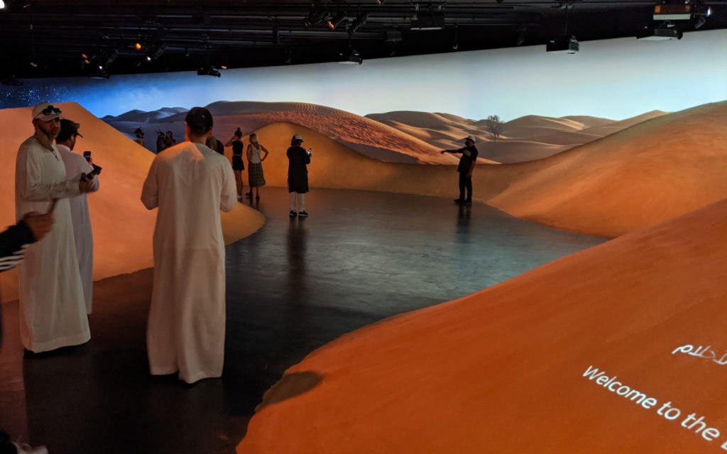 Projektion auf Sanddünen im UAE-Pavillon (Foto: invidis)