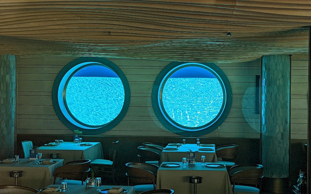 Für ein immersives Erlebnis fügen Sie Wasser hinzu: Restaurant im Swissotel in Izmir (Foto: invidis)