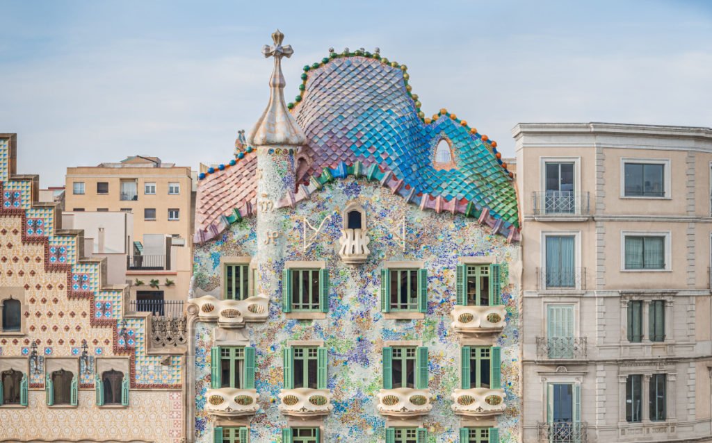 Die Fassade des Casa Batlló wird Projektionsfläche für ein Digitalkunstwer von Refik Anadol. (Foto: ISE)