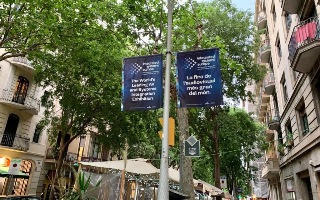 ISE Flaggen in Barcelonas Innenstadt (Foto: Infiled)