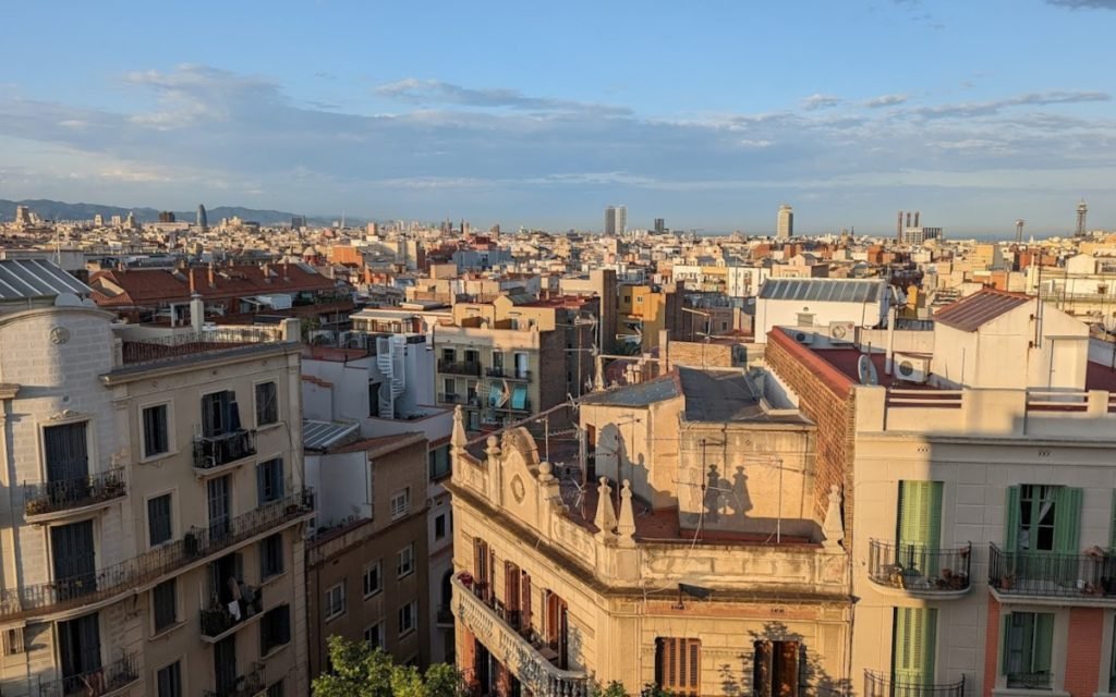 Blick von der Rooftop Terrace des invids Büros Barcelona (Foto: invidis)