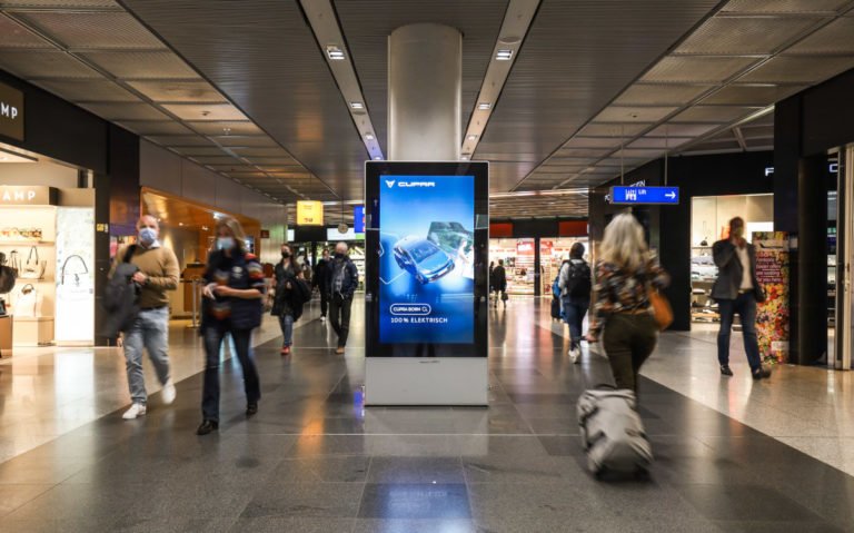 Programmatische Cupra-Kampagne in Frankfurt (Foto: Media Frankfurt)