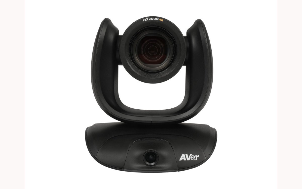 DIe CAM550 AI-Videokonferenzkamera mit zwei Objektiven wird bei AVer auf der ISE 2022 zu sehen sein. (Foto: invidis)