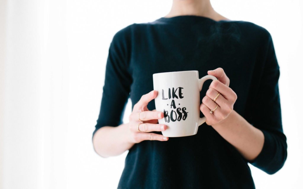 Im Meeting werden eher die Frauen zum Kaffeeholen geschickt – das bedeutet aber nicht, dass sie nicht Potenzial zur Führungskraft hätten. (Symbolfoto; Brooke Lark/Unsplash)
