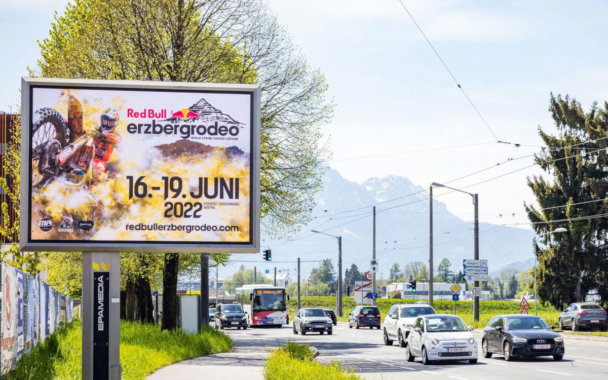 Werbung für Red Bull auf den Salzburger LED-Screens von Epamedia (Foto: EPAMEDIA)