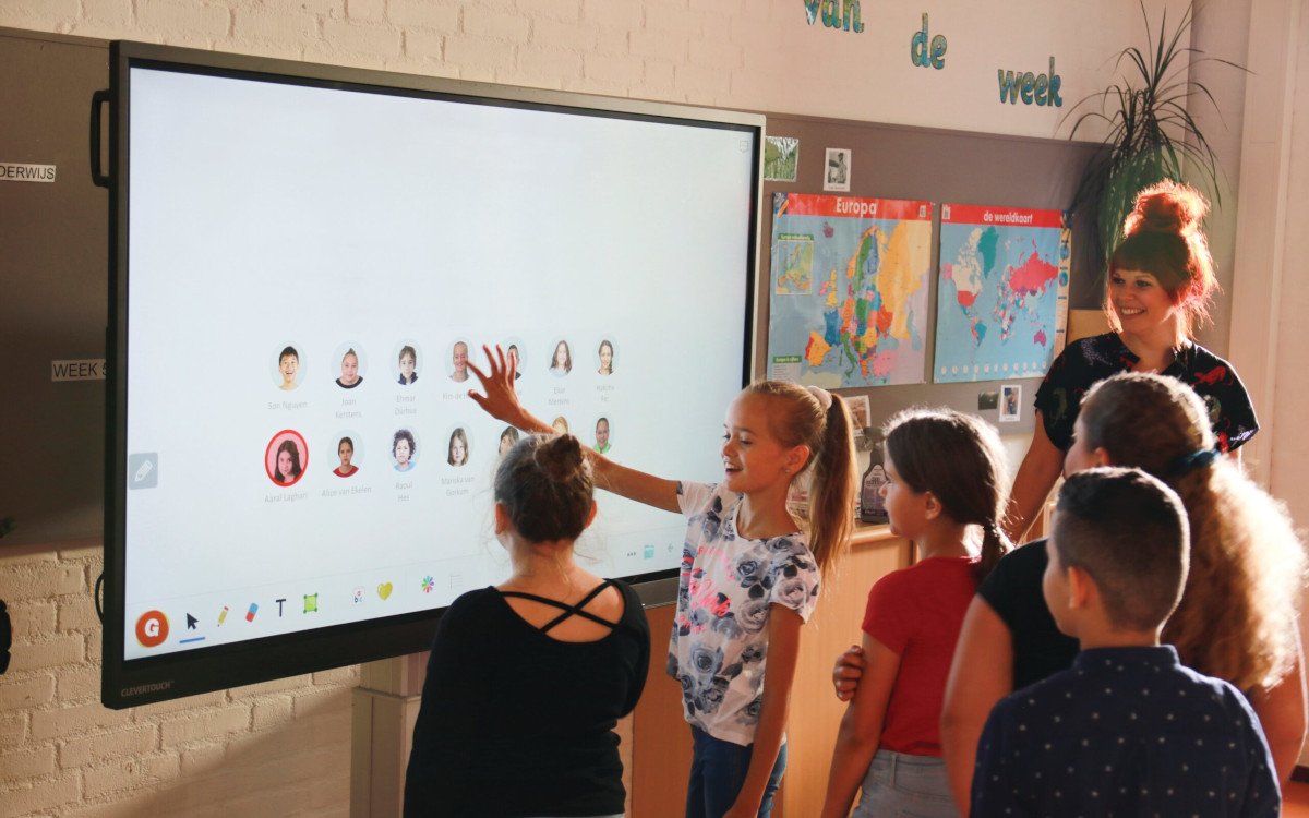 Neuer Impact-Max-Screen für das Klassenzimmer (Foto: Clevertouch)