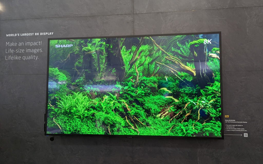 Das "größte 8K-Display der Welt" von Sharp/NEC (Foto: invidis)