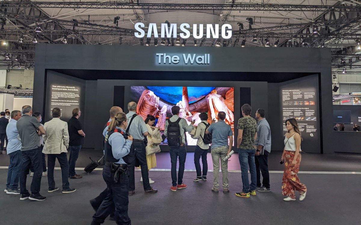 Besuchermenge bei Samsung auf der ISE (Foto: invidis)