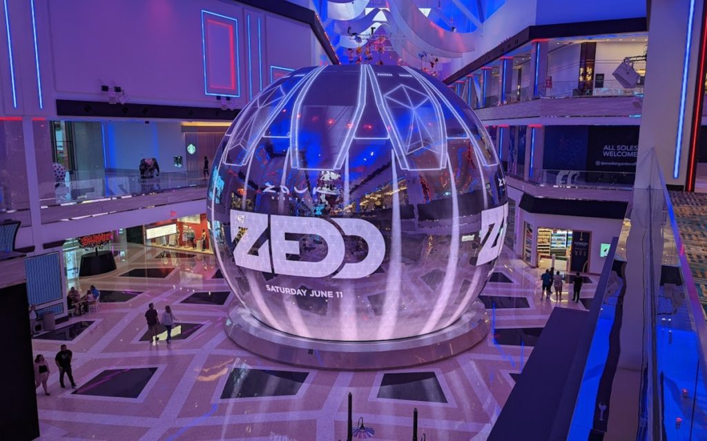 Resort World LED-Kugel (Foto: invidis)