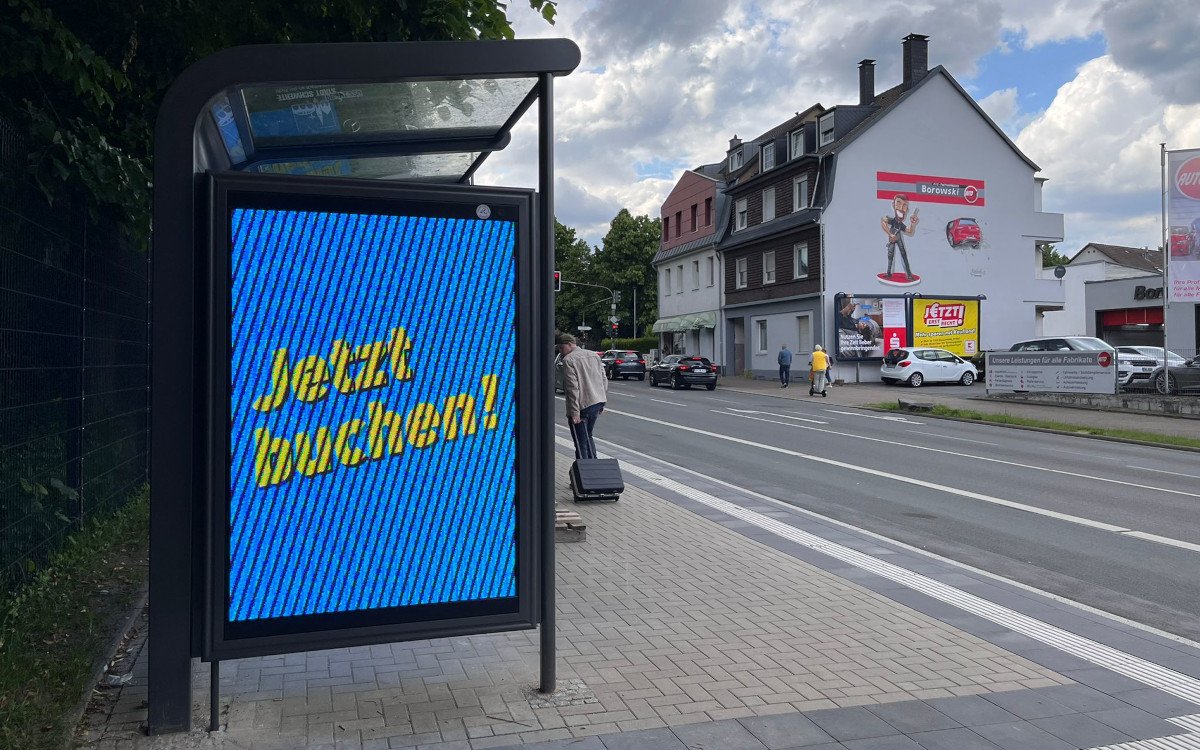 Busstop Screen von Imoled in Schwerte (Foto: IMOLED)