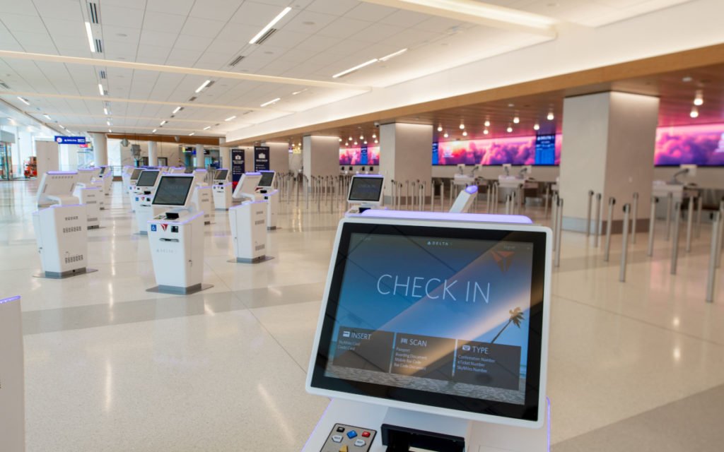Für wichtige Geschäftsprozesse, wie das Einchecken an Flughäfen, werden Screens und Digital Signage-Systeme immer geschäftskritischer. (Foto: Delta Airlines)