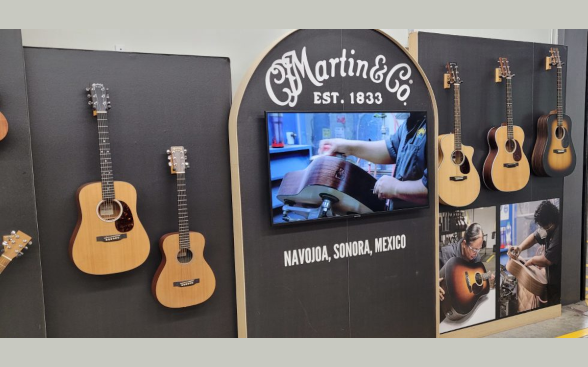 Digital Signage im Besucherbereich bei Martin Guitars (Foto: Noventri)