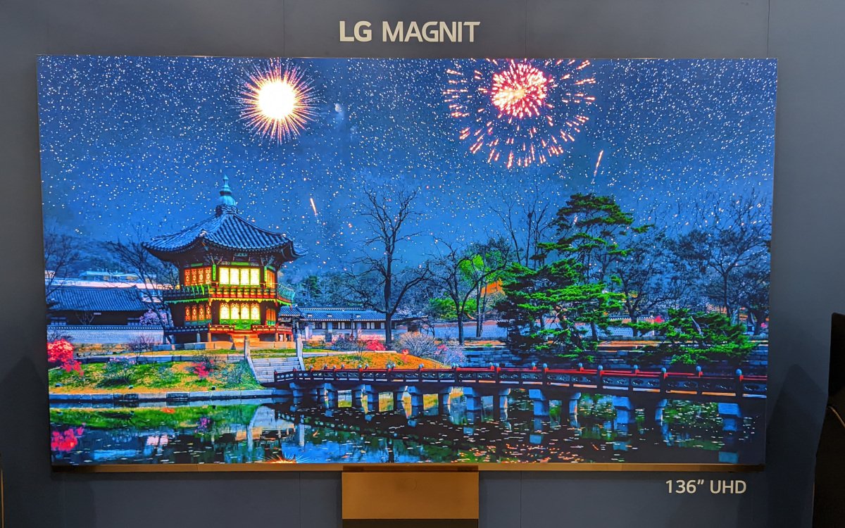 Welche Entwicklungen prägen das nächste Jahr die LED-Technologie? MicroLED-Screen Magnit von LG auf der ISE 2022 (Foto: invidis)