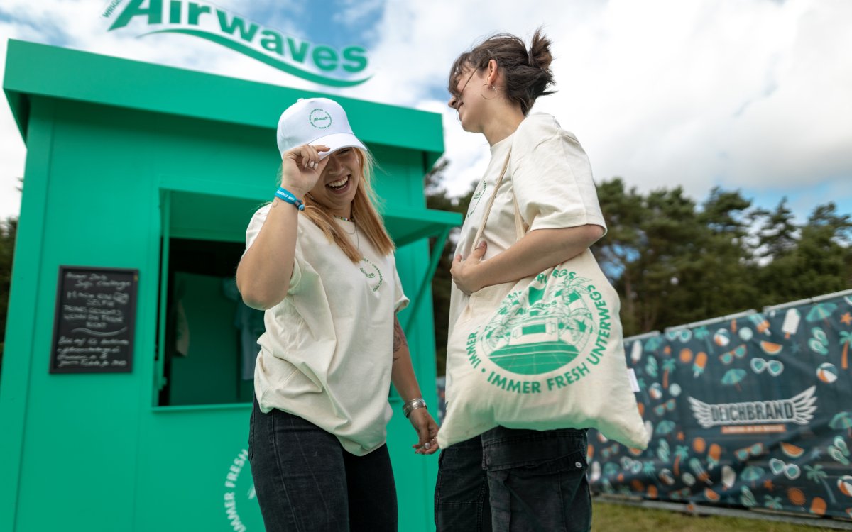Die Marke erlebbar machen: Mintgrün und fresh ist der Look des Airwaves-Kiosk. (Foto: MediaCom)