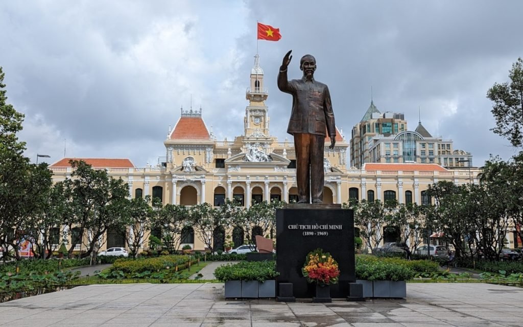 Ho Chi Minh Denkmal vor dem alten Saigon-Rathhaus (Foto: invidis)