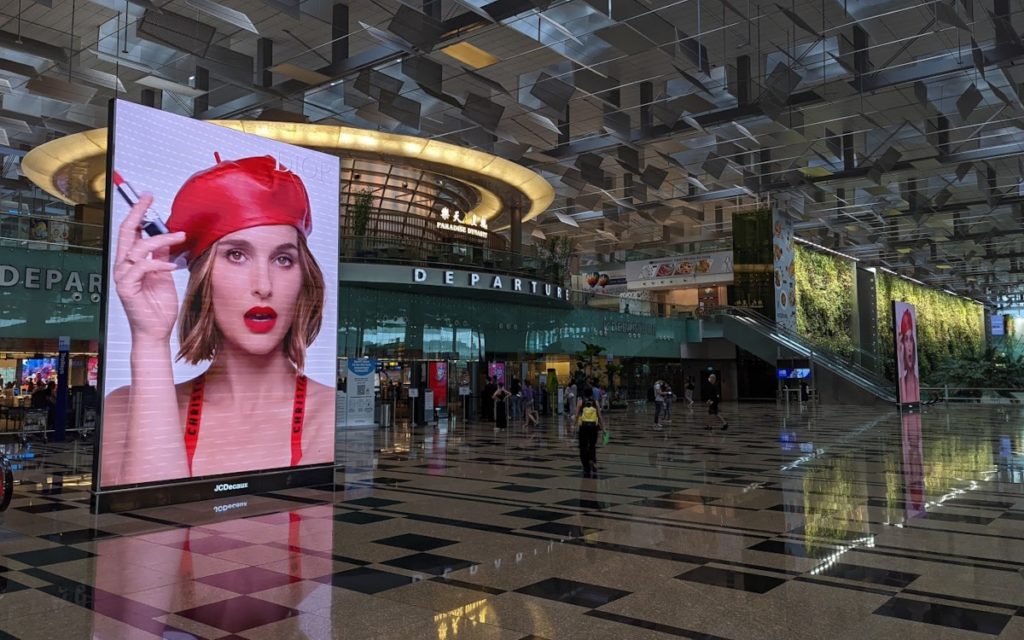 Dior-Kampagne am Flughafen Singapore (Foto: invidis)